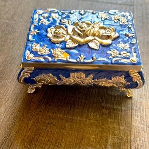 Cute metal jewelry box